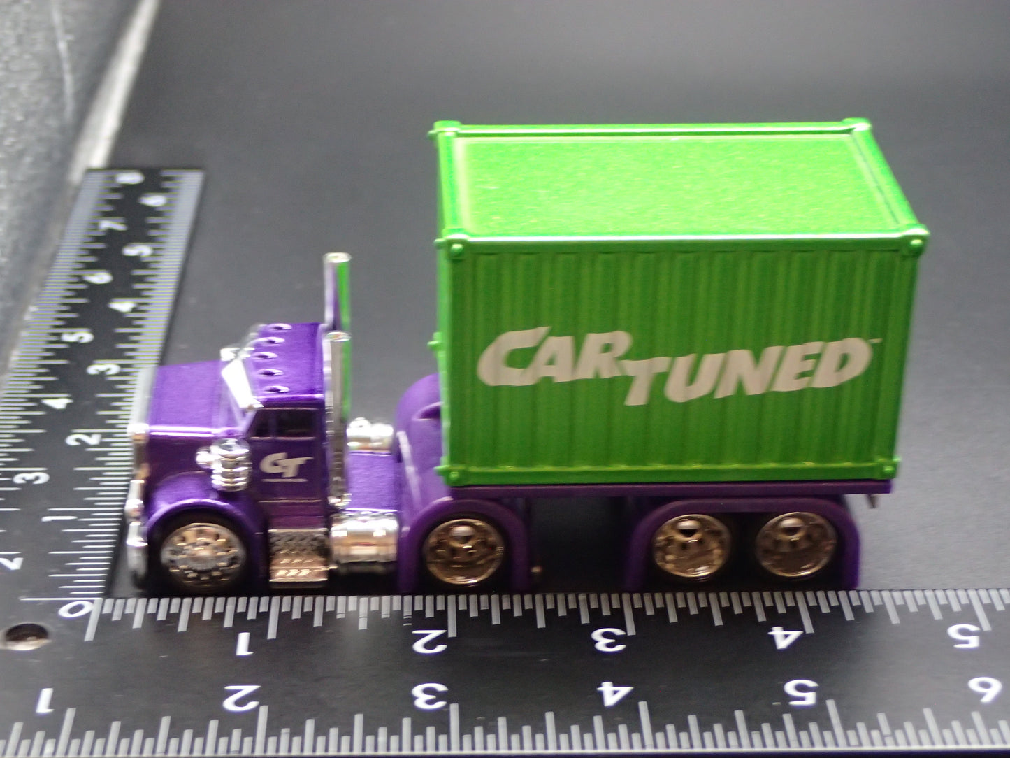 CAR TUNED SNEAKY PETE CONTAINER RIG 1:64 SCALE DIORAMA DIECAST MODEL CAR
