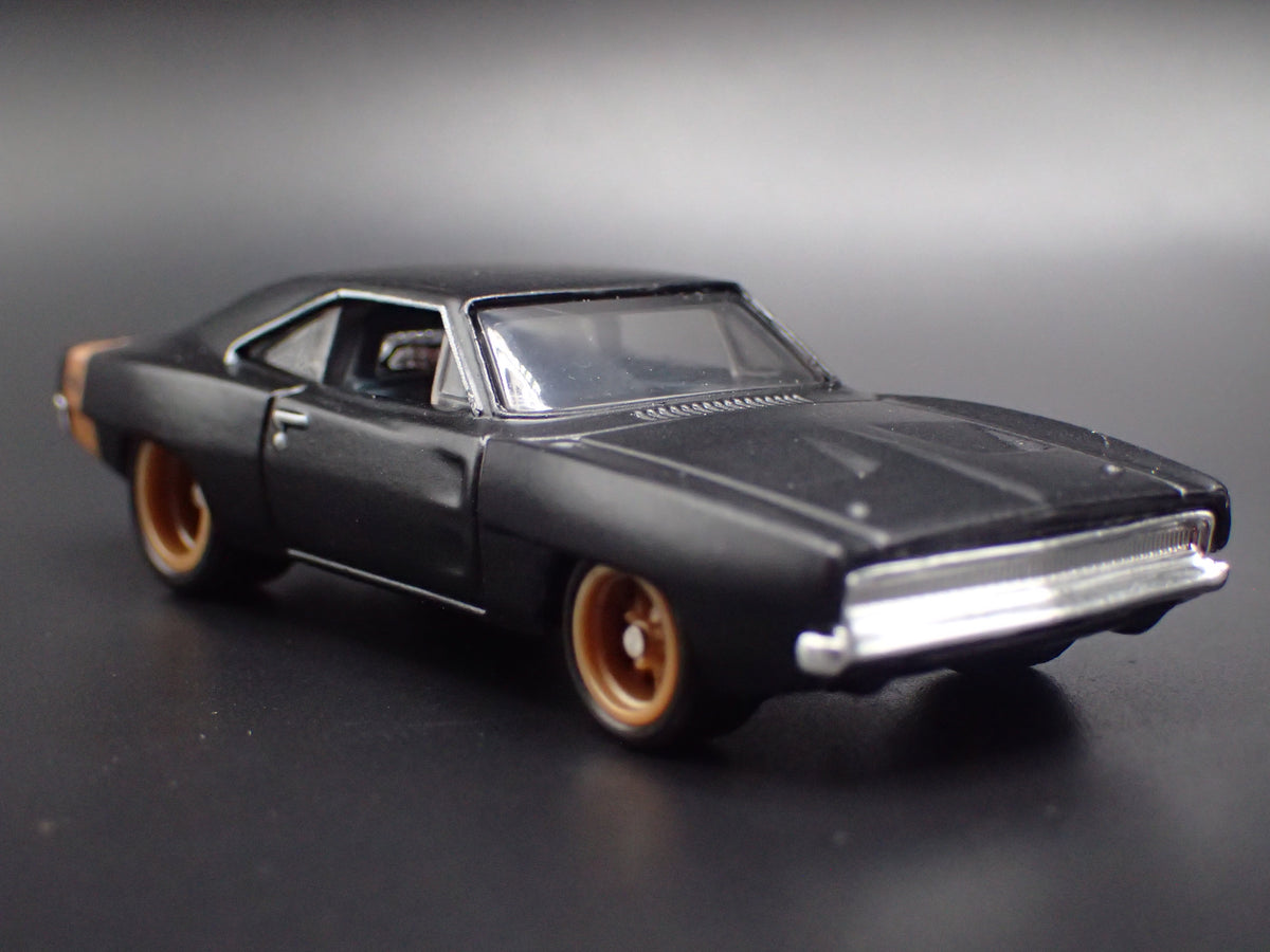 1968 68 DODGE CHARGER RT BLACK 1:64 SCALE COLLECTIBLE DIORAMA DIECAST MODEL CAR