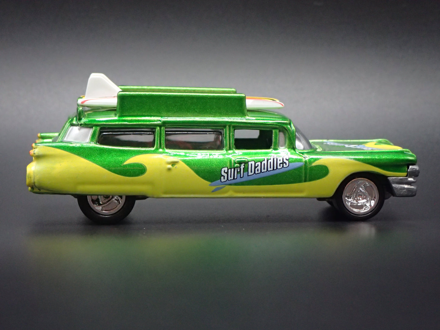 1959 59 CADILLAC HEARSE DRAGSTER SURFING 1:64 SCALE DIORAMA DIECAST MODEL CAR