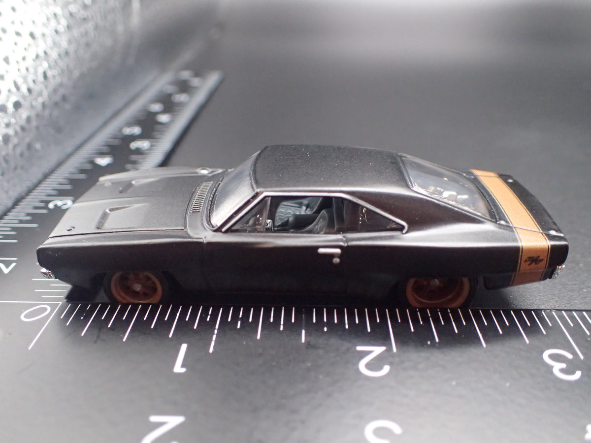 1968 68 DODGE CHARGER RT BLACK 1:64 SCALE COLLECTIBLE DIORAMA DIECAST MODEL CAR