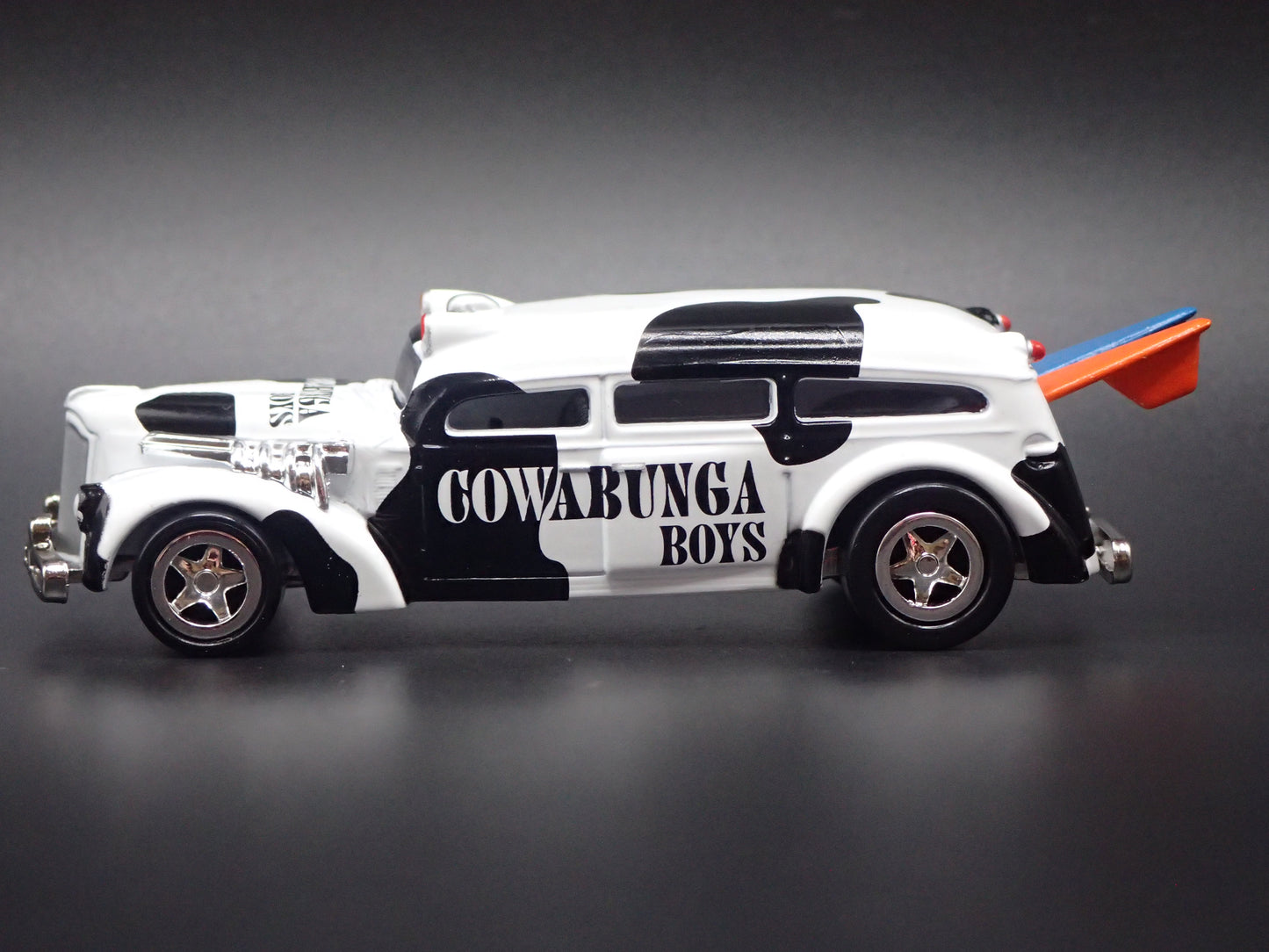 MEAT WAGON AMBULANCE SURFING 1:64 SCALE COLLECTIBLE DIECAST MODEL CAR