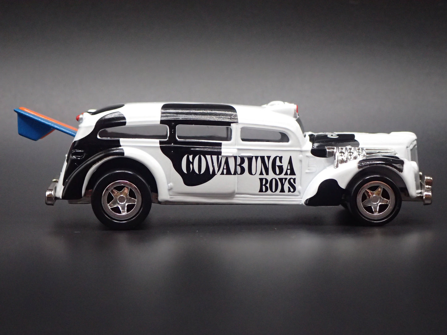 MEAT WAGON AMBULANCE SURFING 1:64 SCALE COLLECTIBLE DIECAST MODEL CAR