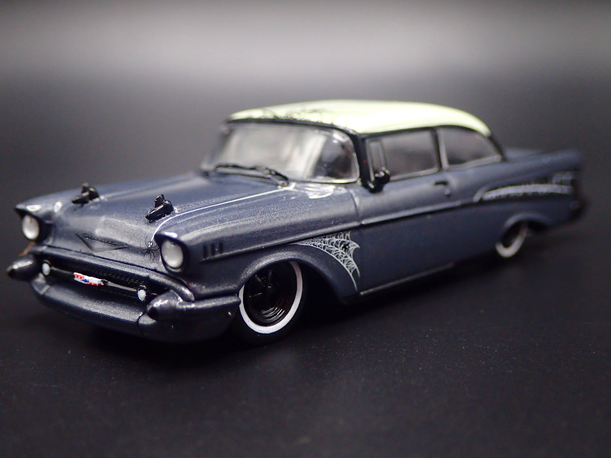 1957 57 CHEVY CHEVROLET BEL AIR SEDAN GRAY 1:64 SCALE DIORAMA DIECAST MODEL CAR