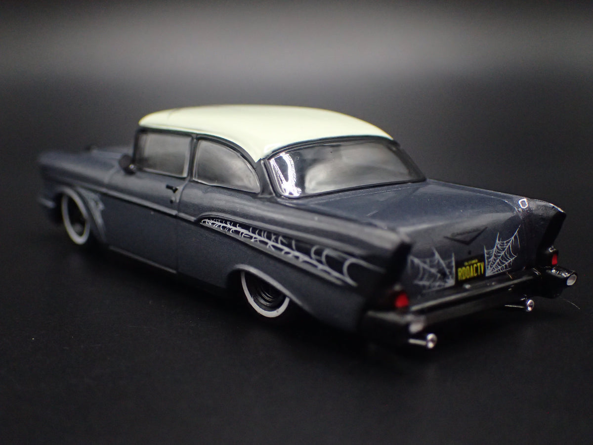1957 57 CHEVY CHEVROLET BEL AIR SEDAN GRAY 1:64 SCALE DIORAMA DIECAST MODEL CAR