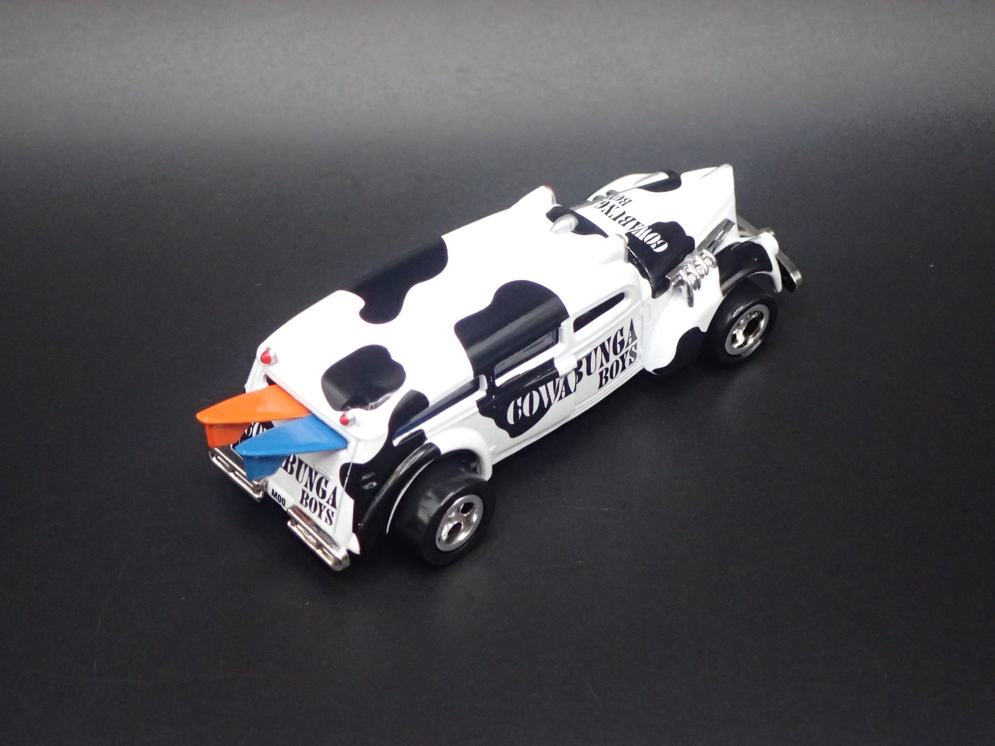 MEAT WAGON AMBULANCE SURFING 1:64 SCALE COLLECTIBLE DIECAST MODEL CAR