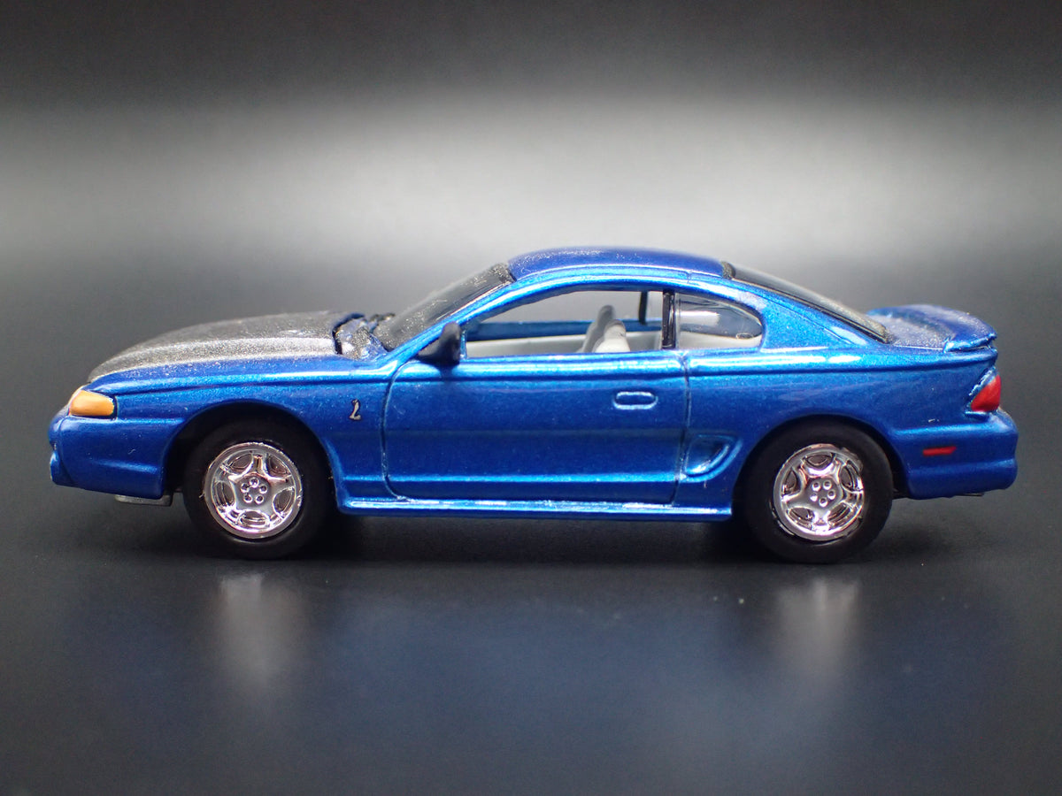 1997 97 FORD MUSTANG COBRA BARN FIND BLUE 1:64 SCALE DIORAMA DIECAST MODEL CAR