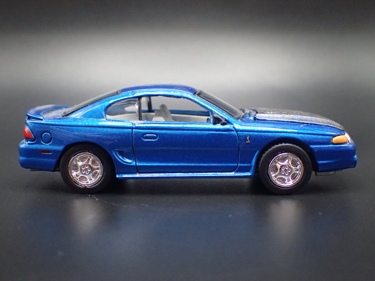 1997 97 FORD MUSTANG COBRA BARN FIND BLUE 1:64 SCALE DIORAMA DIECAST MODEL CAR