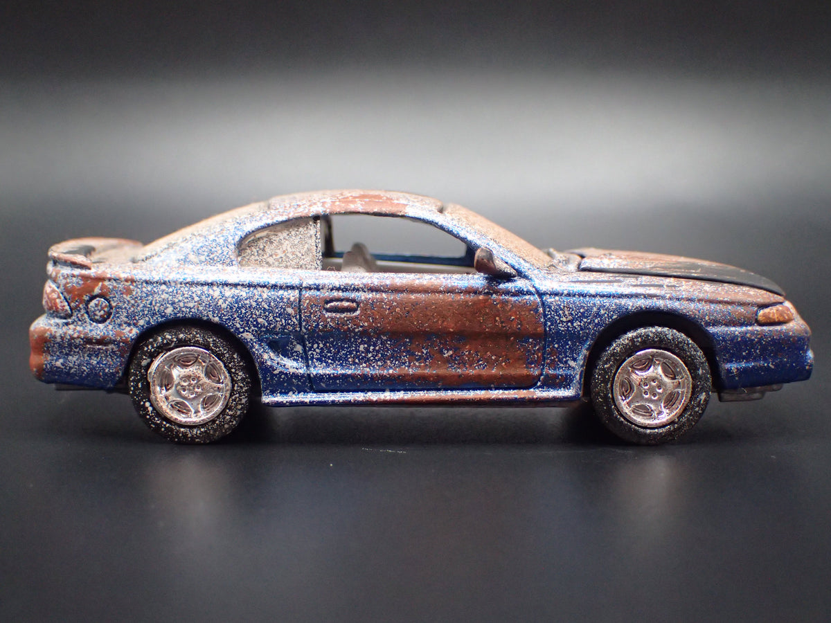 1997 97 FORD MUSTANG COBRA BARN FIND BLUE 1:64 SCALE DIORAMA DIECAST MODEL CAR