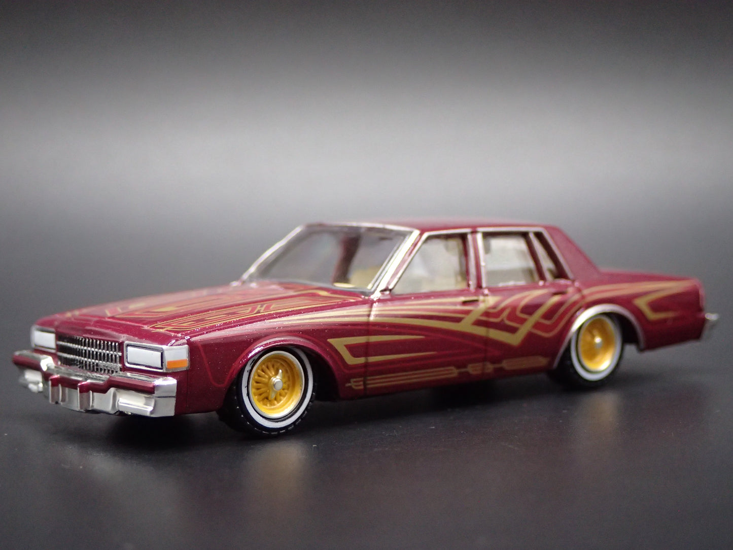 1990 90 CHEVY CHEVROLET CAPRICE CLASSIC LOWRIDER 1/64 SCALE DIECAST MODEL CAR
