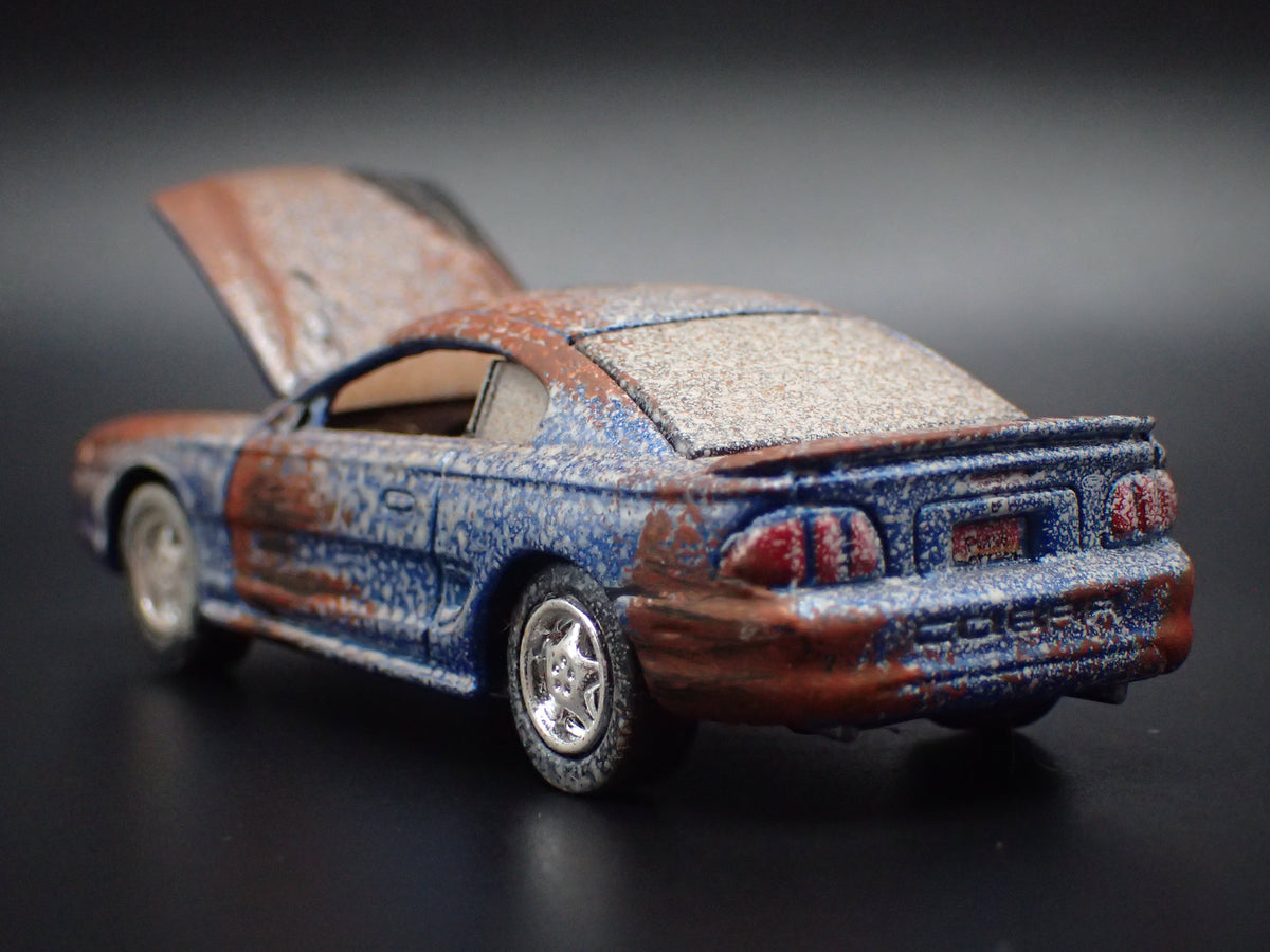 1997 97 FORD MUSTANG COBRA BARN FIND BLUE 1:64 SCALE DIORAMA DIECAST MODEL CAR