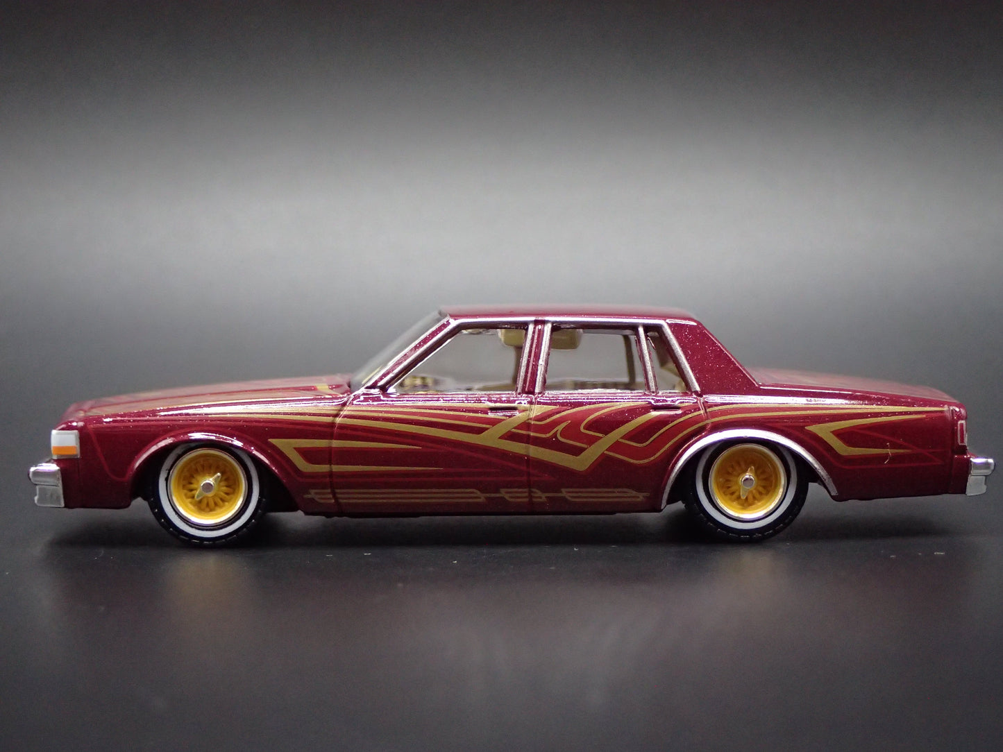 1990 90 CHEVY CHEVROLET CAPRICE CLASSIC LOWRIDER 1/64 SCALE DIECAST MODEL CAR