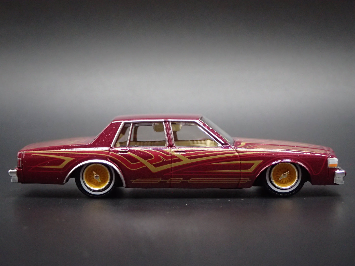 1990 90 CHEVY CHEVROLET CAPRICE CLASSIC LOWRIDER 1/64 SCALE DIECAST MODEL CAR