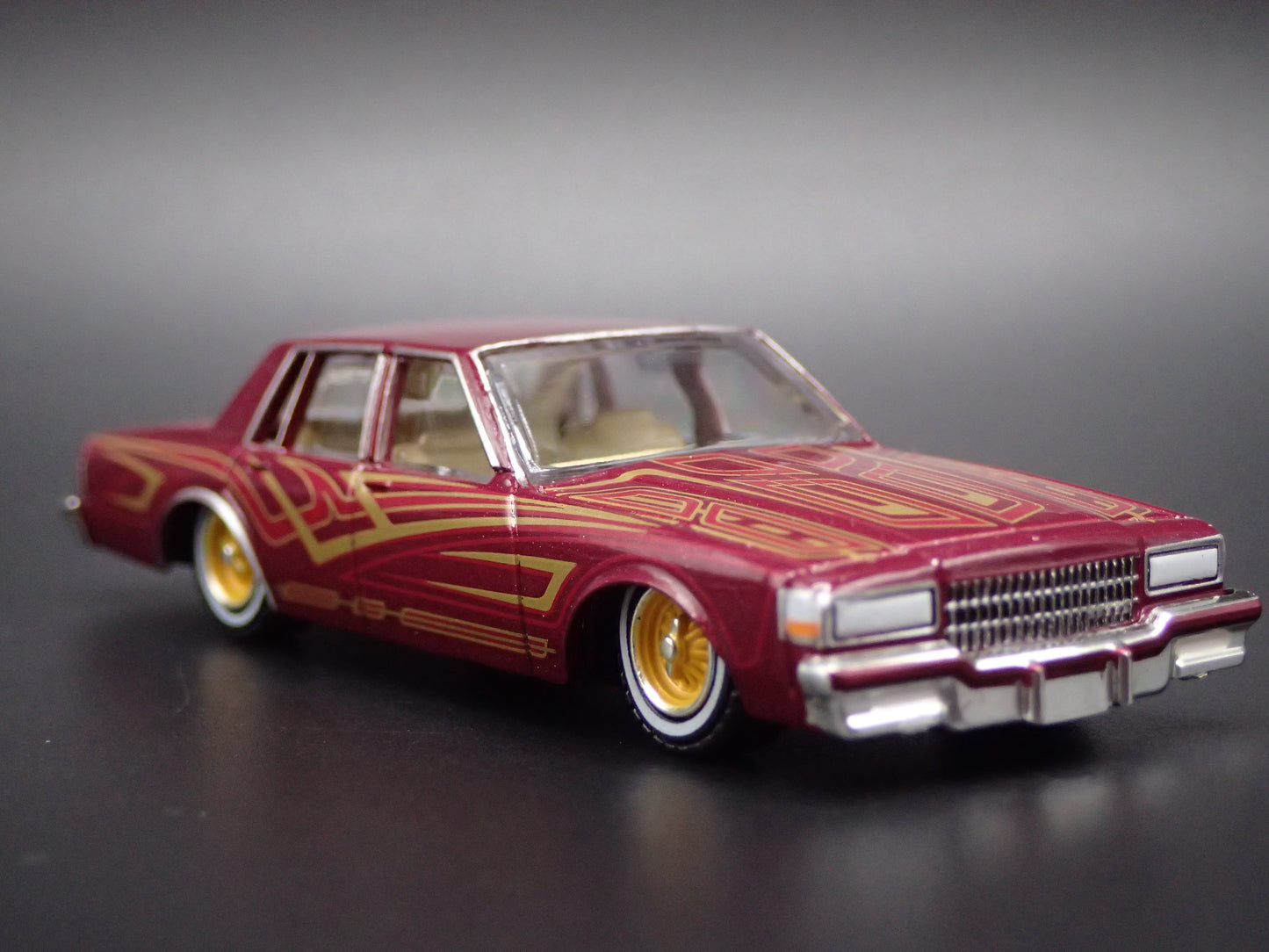 1990 90 CHEVY CHEVROLET CAPRICE CLASSIC LOWRIDER 1/64 SCALE DIECAST MODEL CAR