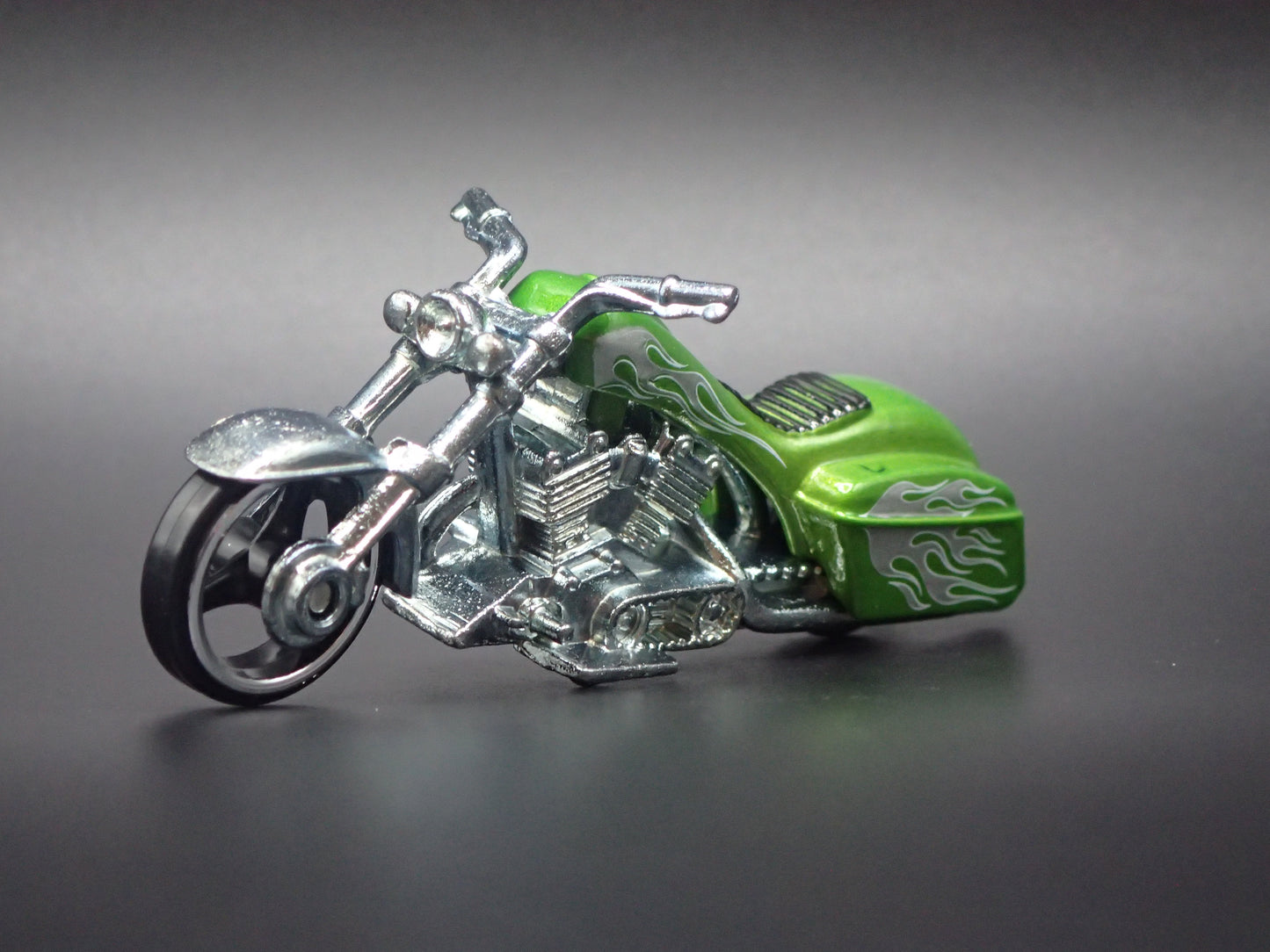 BAD BAGGER MOTORCYCLE GREEN HOT WHEELS 1:64 HW SCALE DIORAMA DIECAST MODEL CAR