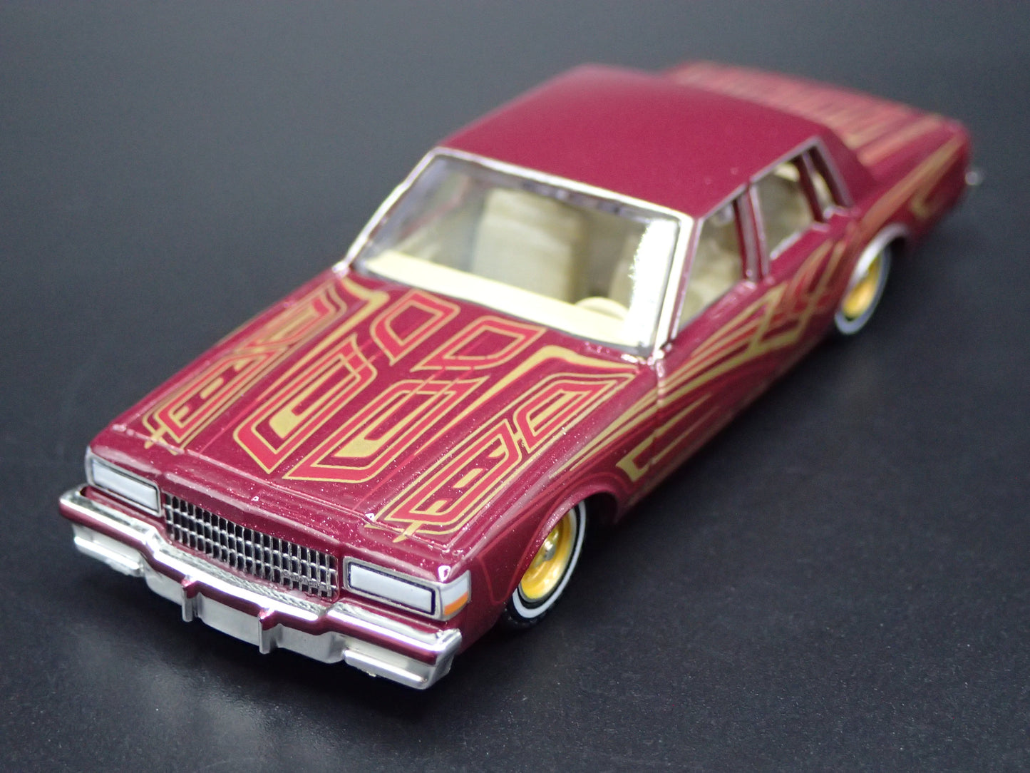 1990 90 CHEVY CHEVROLET CAPRICE CLASSIC LOWRIDER 1/64 SCALE DIECAST MODEL CAR
