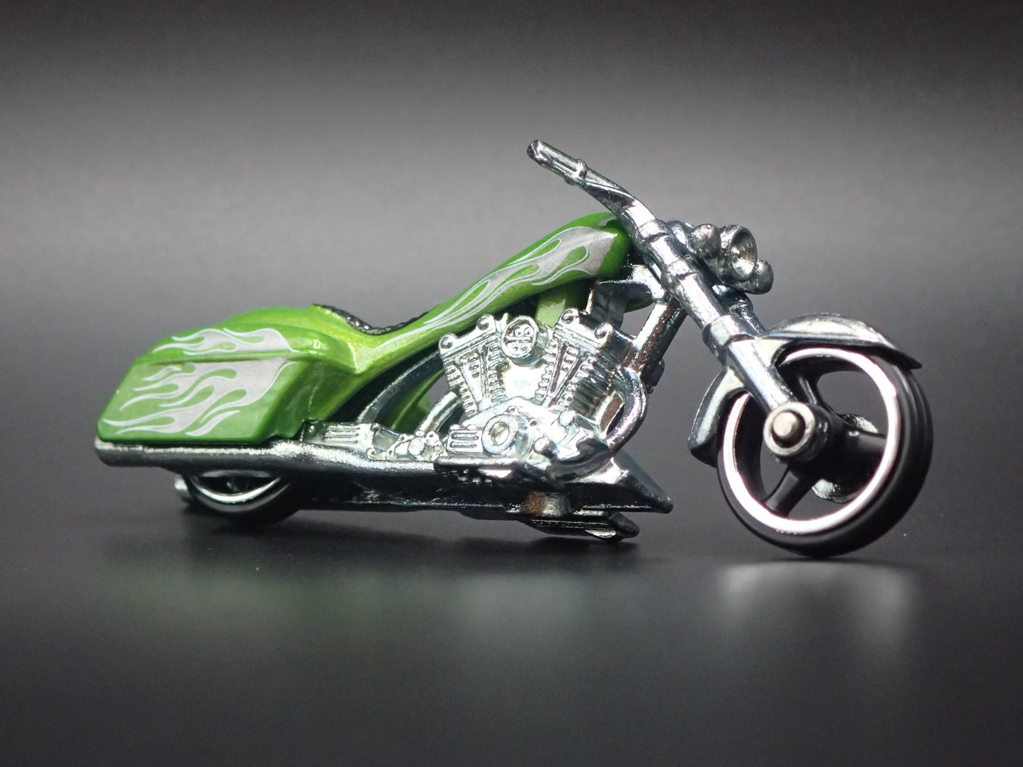 BAD BAGGER MOTORCYCLE GREEN HOT WHEELS 1:64 HW SCALE DIORAMA DIECAST MODEL CAR