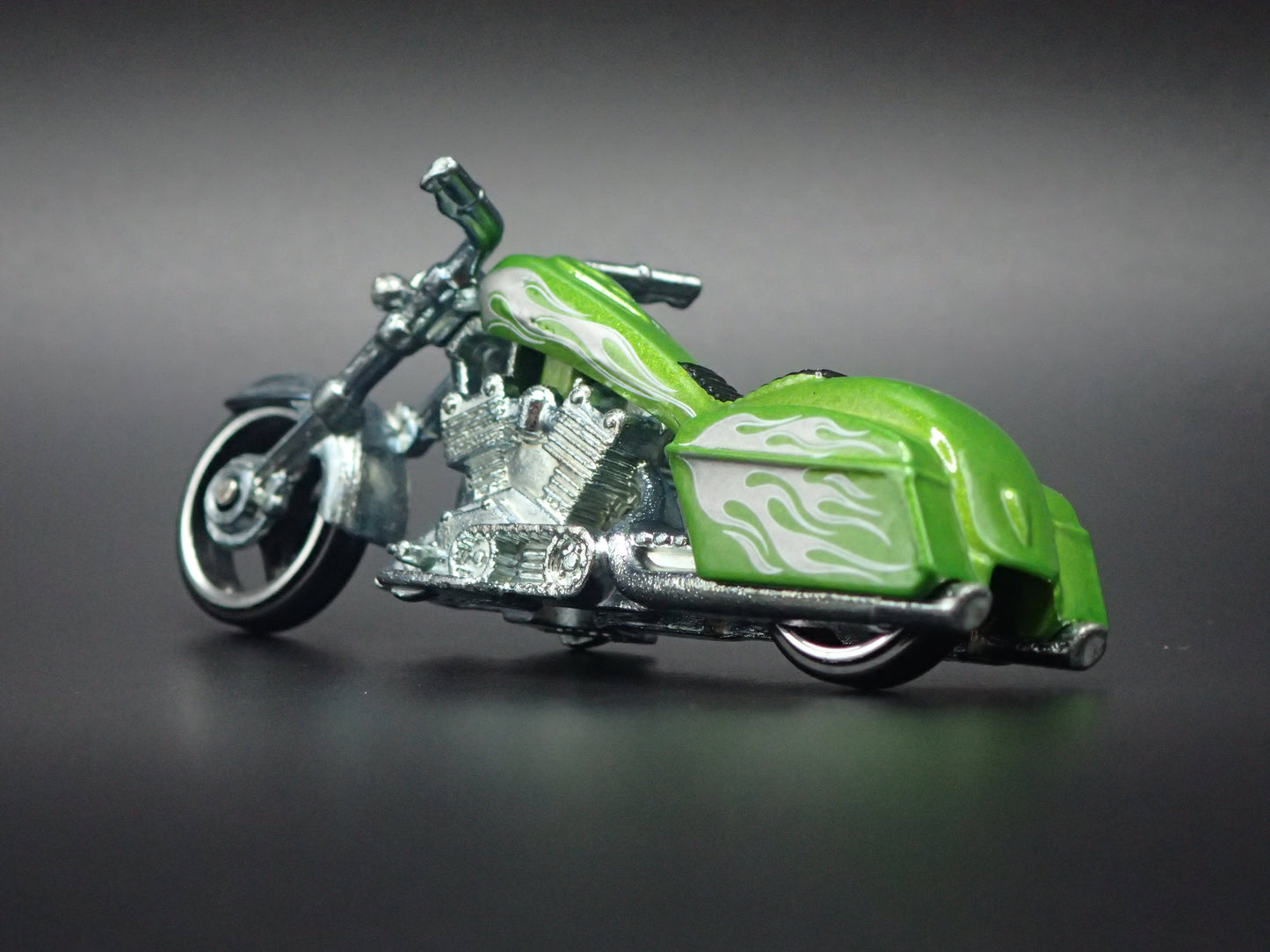 BAD BAGGER MOTORCYCLE GREEN HOT WHEELS 1:64 HW SCALE DIORAMA DIECAST MODEL CAR