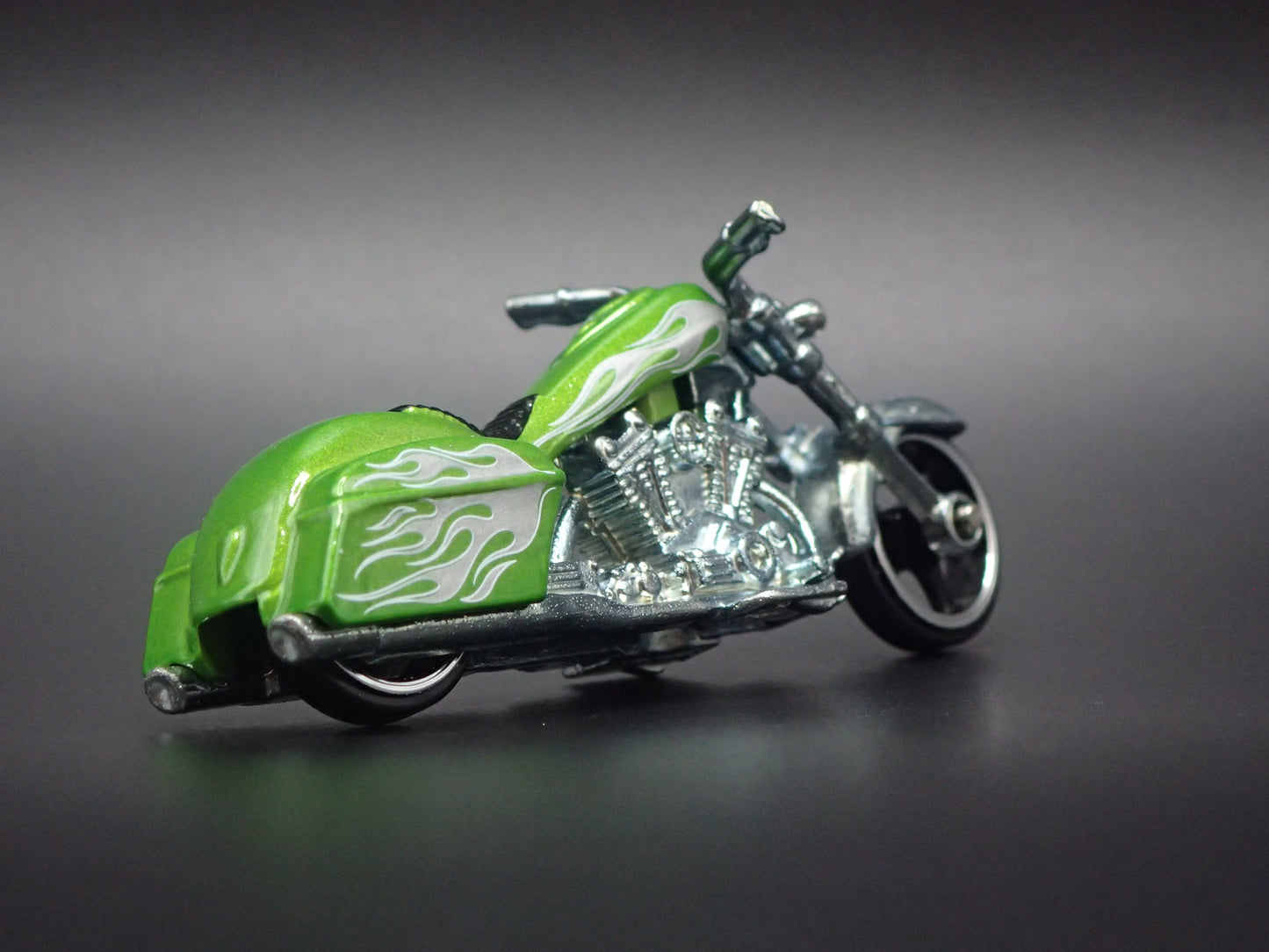BAD BAGGER MOTORCYCLE GREEN HOT WHEELS 1:64 HW SCALE DIORAMA DIECAST MODEL CAR