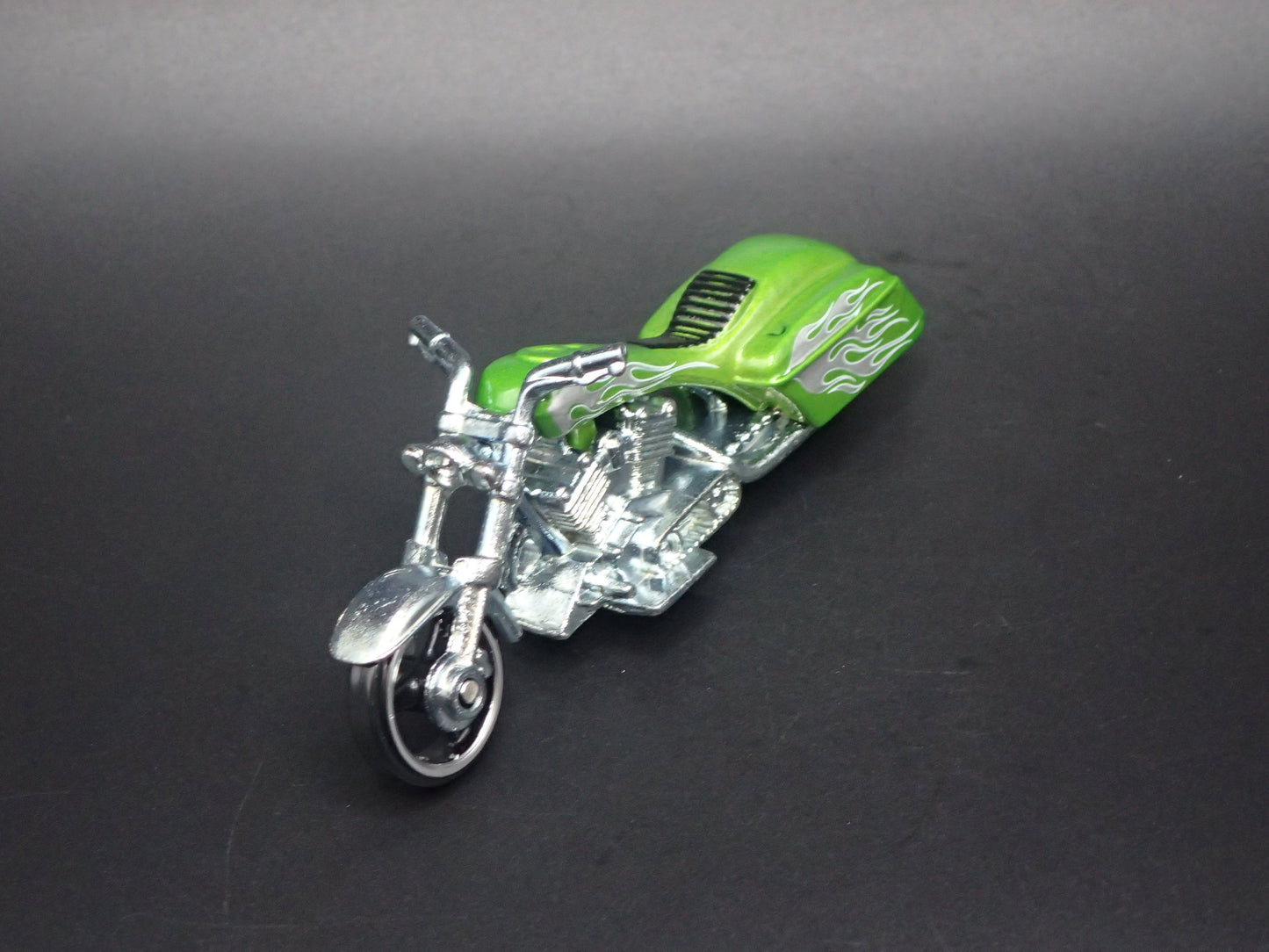 BAD BAGGER MOTORCYCLE GREEN HOT WHEELS 1:64 HW SCALE DIORAMA DIECAST MODEL CAR