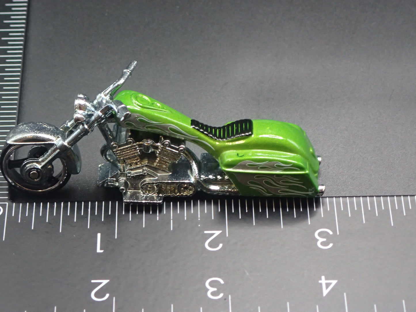 BAD BAGGER MOTORCYCLE GREEN HOT WHEELS 1:64 HW SCALE DIORAMA DIECAST MODEL CAR