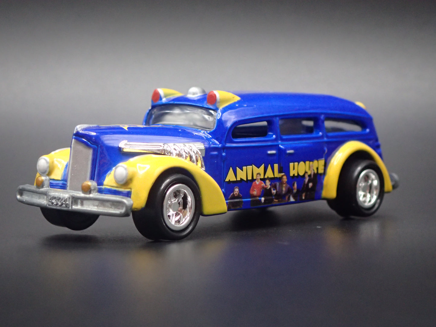 MEAT WAGON AMBULANCE ANIMAL HOUSE 1:64 SCALE COLLECTIBLE DIECAST MODEL CAR
