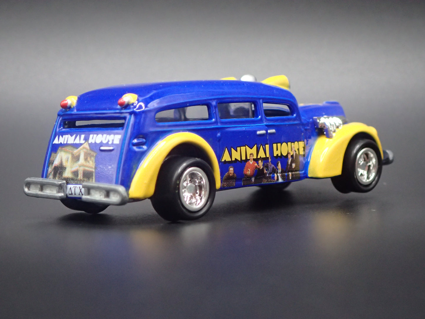 MEAT WAGON AMBULANCE ANIMAL HOUSE 1:64 SCALE COLLECTIBLE DIECAST MODEL CAR