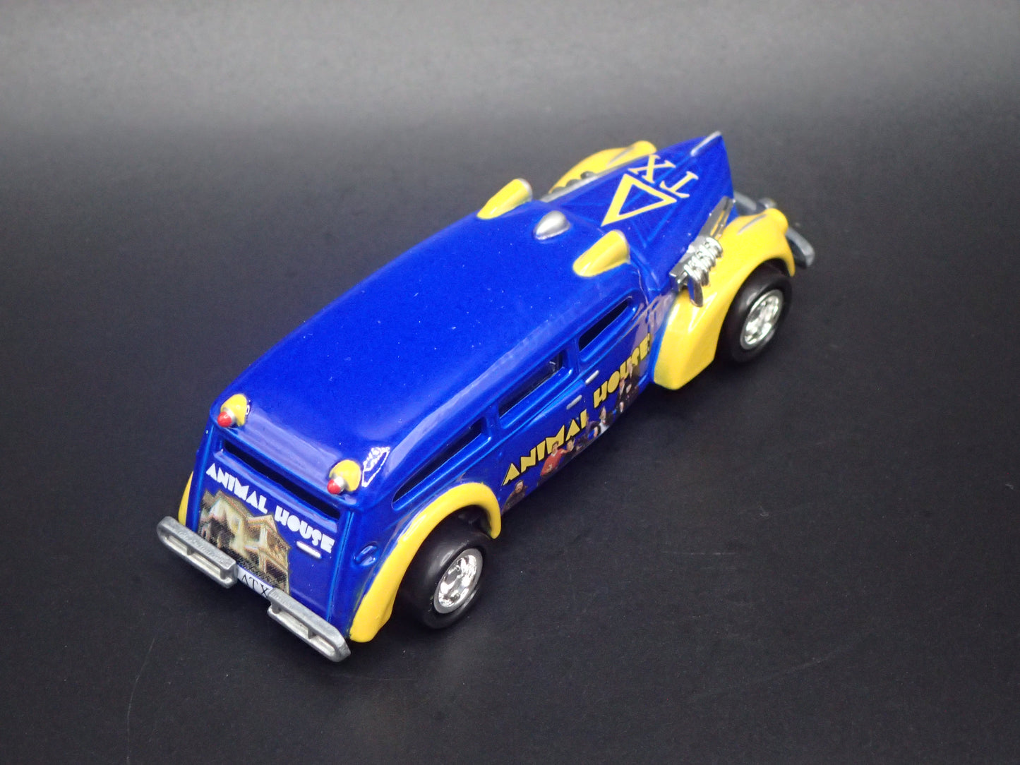 MEAT WAGON AMBULANCE ANIMAL HOUSE 1:64 SCALE COLLECTIBLE DIECAST MODEL CAR