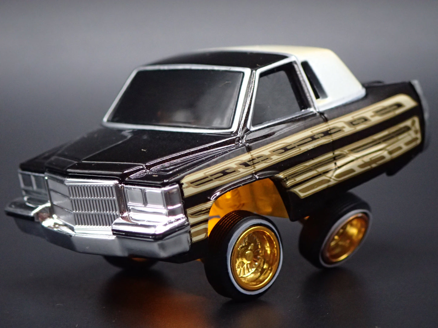 1985 85 CADILLAC FLEETWOOD COUPE CAR TUNED LOWRIDER BLACK 1:64 SCALE DIECAST MODEL CAR