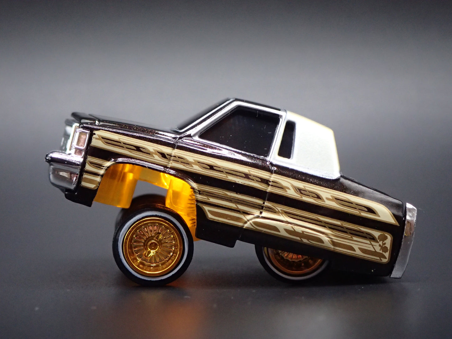1985 85 CADILLAC FLEETWOOD COUPE CAR TUNED LOWRIDER BLACK 1:64 SCALE DIECAST MODEL CAR