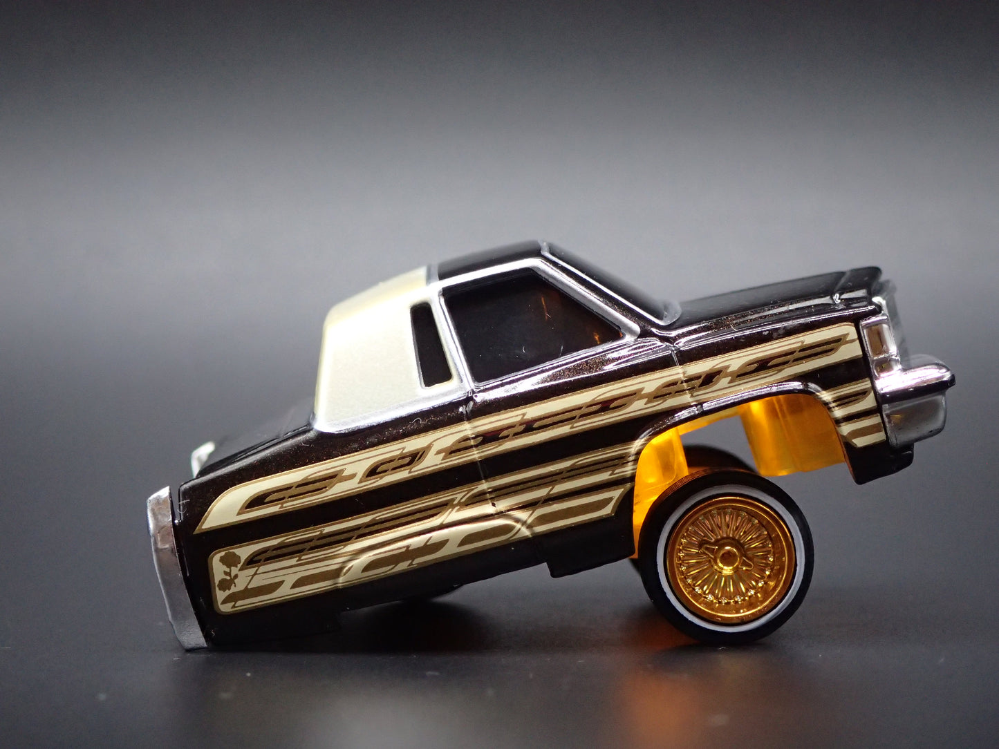 1985 85 CADILLAC FLEETWOOD COUPE CAR TUNED LOWRIDER BLACK 1:64 SCALE DIECAST MODEL CAR