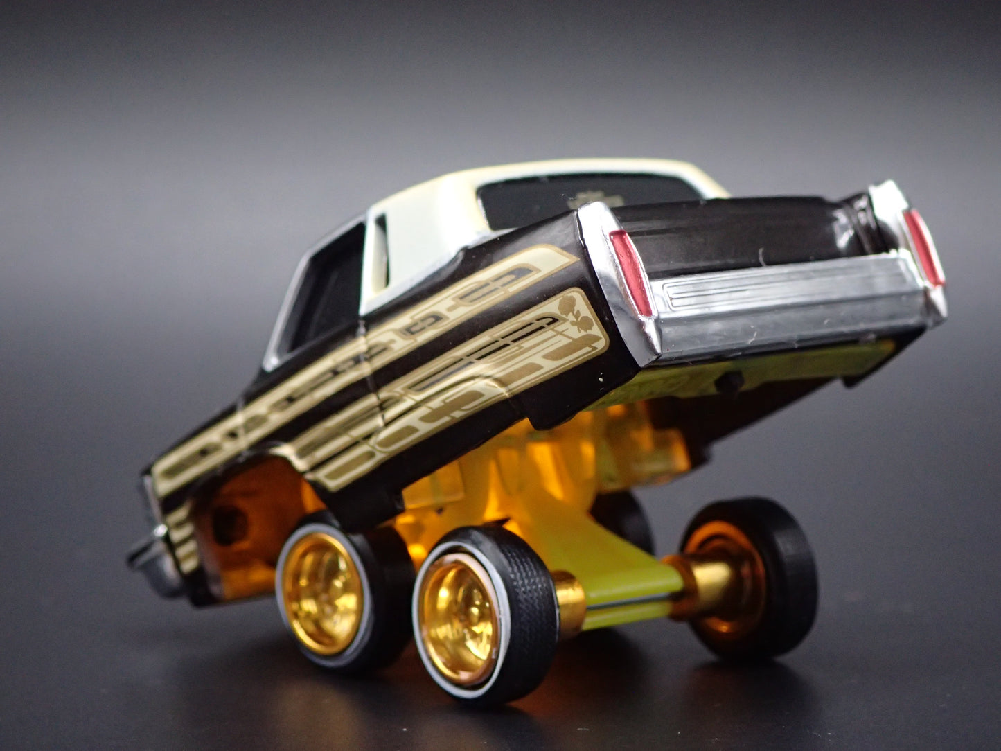 1985 85 CADILLAC FLEETWOOD COUPE CAR TUNED LOWRIDER BLACK 1:64 SCALE DIECAST MODEL CAR