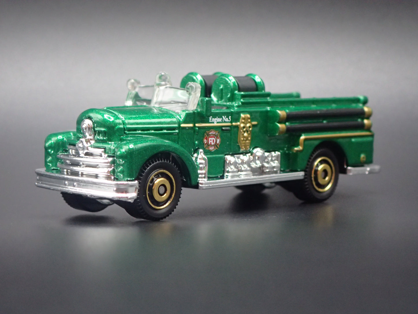 SEAGRAVE FIRE ENGINE FIRE TRUCK GREEN 1/64 MB SCALE DIORAMA DIECAST MODEL CAR