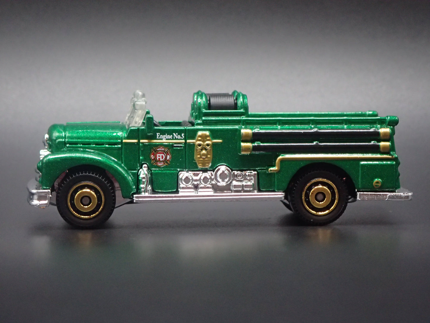 SEAGRAVE FIRE ENGINE FIRE TRUCK GREEN 1/64 MB SCALE DIORAMA DIECAST MODEL CAR