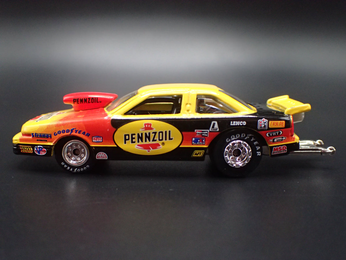 FORD PRO STOCK NHRA PENNZOIL YELLOW 1:64 SCALE DIORAMA DIECAST MODEL CAR