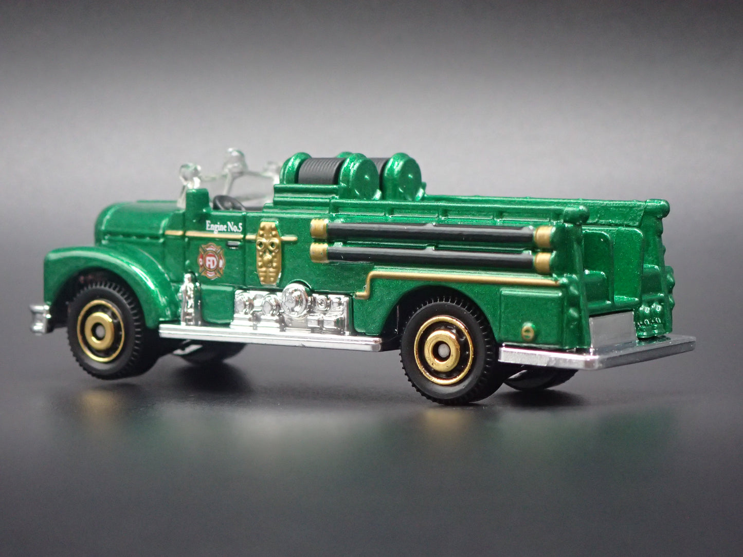SEAGRAVE FIRE ENGINE FIRE TRUCK GREEN 1/64 MB SCALE DIORAMA DIECAST MODEL CAR