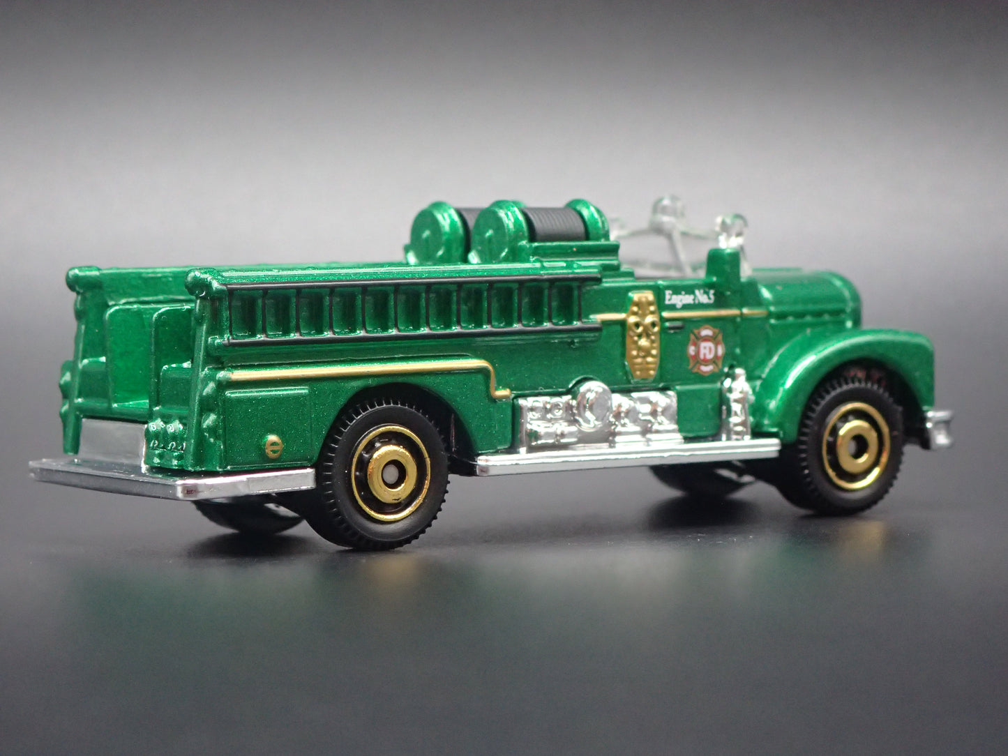 SEAGRAVE FIRE ENGINE FIRE TRUCK GREEN 1/64 MB SCALE DIORAMA DIECAST MODEL CAR