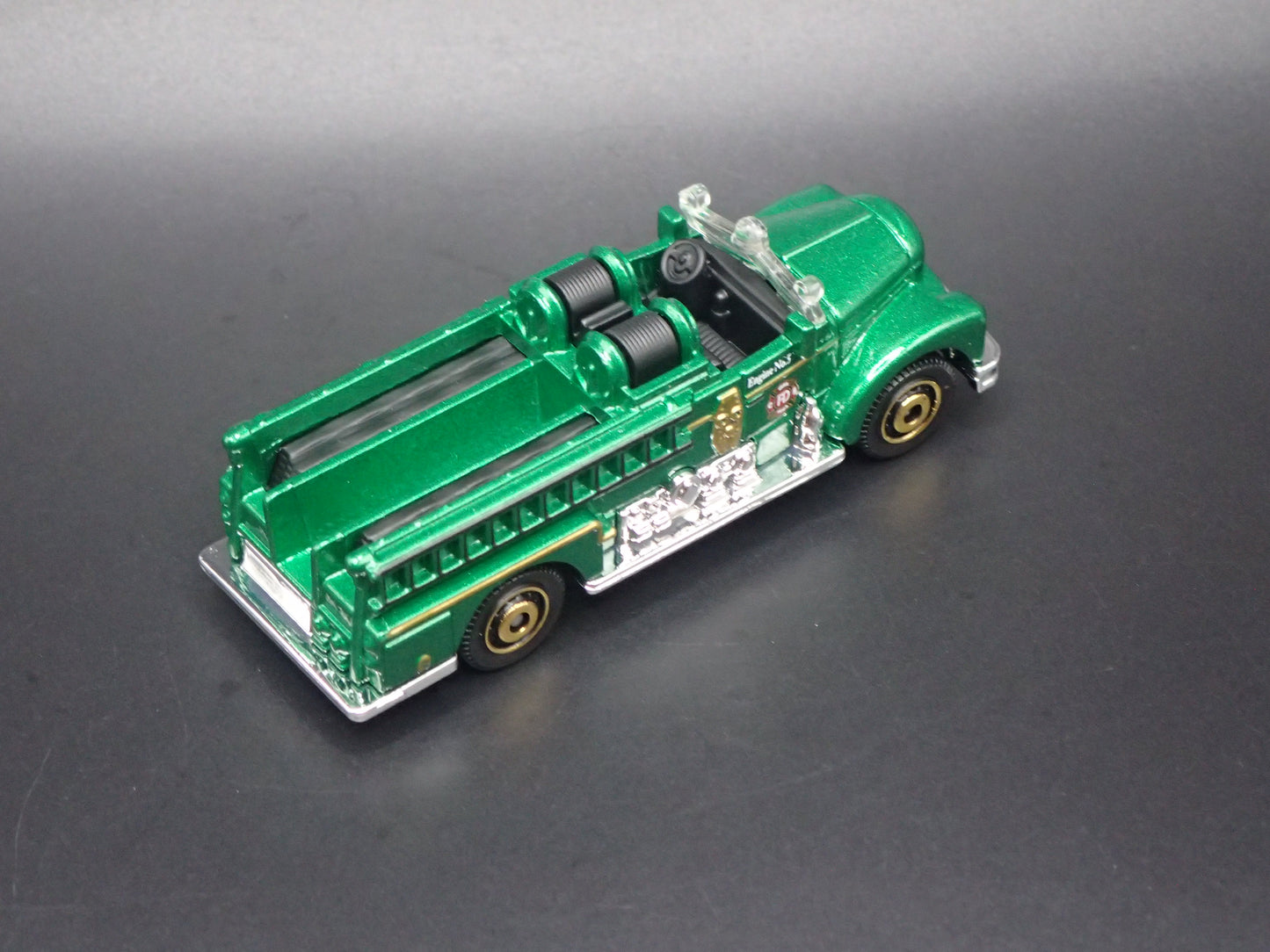 SEAGRAVE FIRE ENGINE FIRE TRUCK GREEN 1/64 MB SCALE DIORAMA DIECAST MODEL CAR