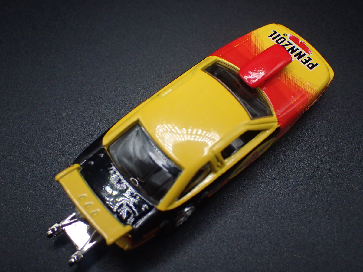 FORD PRO STOCK NHRA PENNZOIL YELLOW 1:64 SCALE DIORAMA DIECAST MODEL CAR