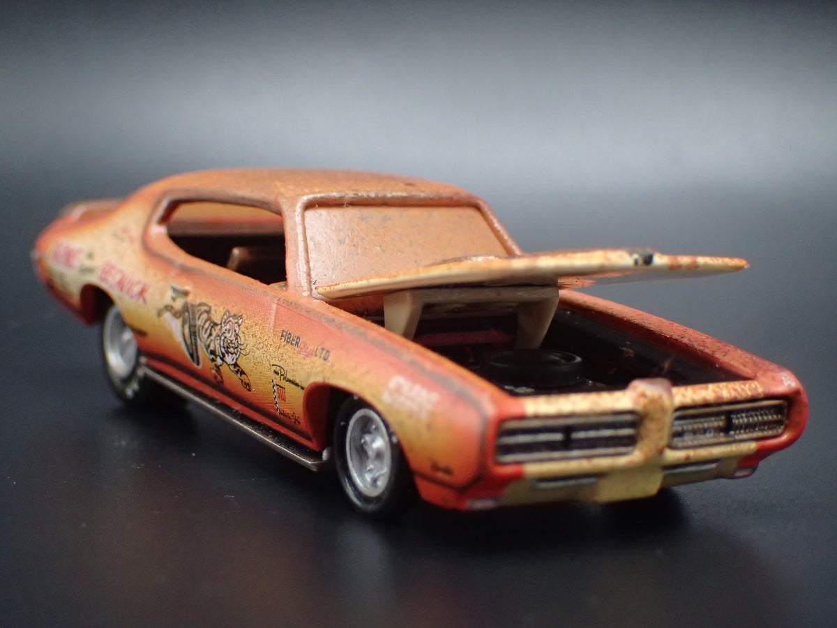 1969 69 PONTIAC GTO JUDGE BARN FIND CUSTOM 1:64 SCALE DIORAMA DIECAST MODEL CAR