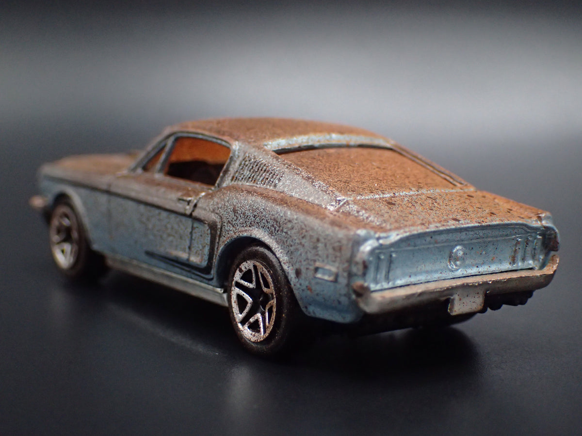 1968 68 FORD MUSTANG COBRA JET 428 CUSTOM BARN FIND 1:64 SCALE DIECAST MODEL CAR
