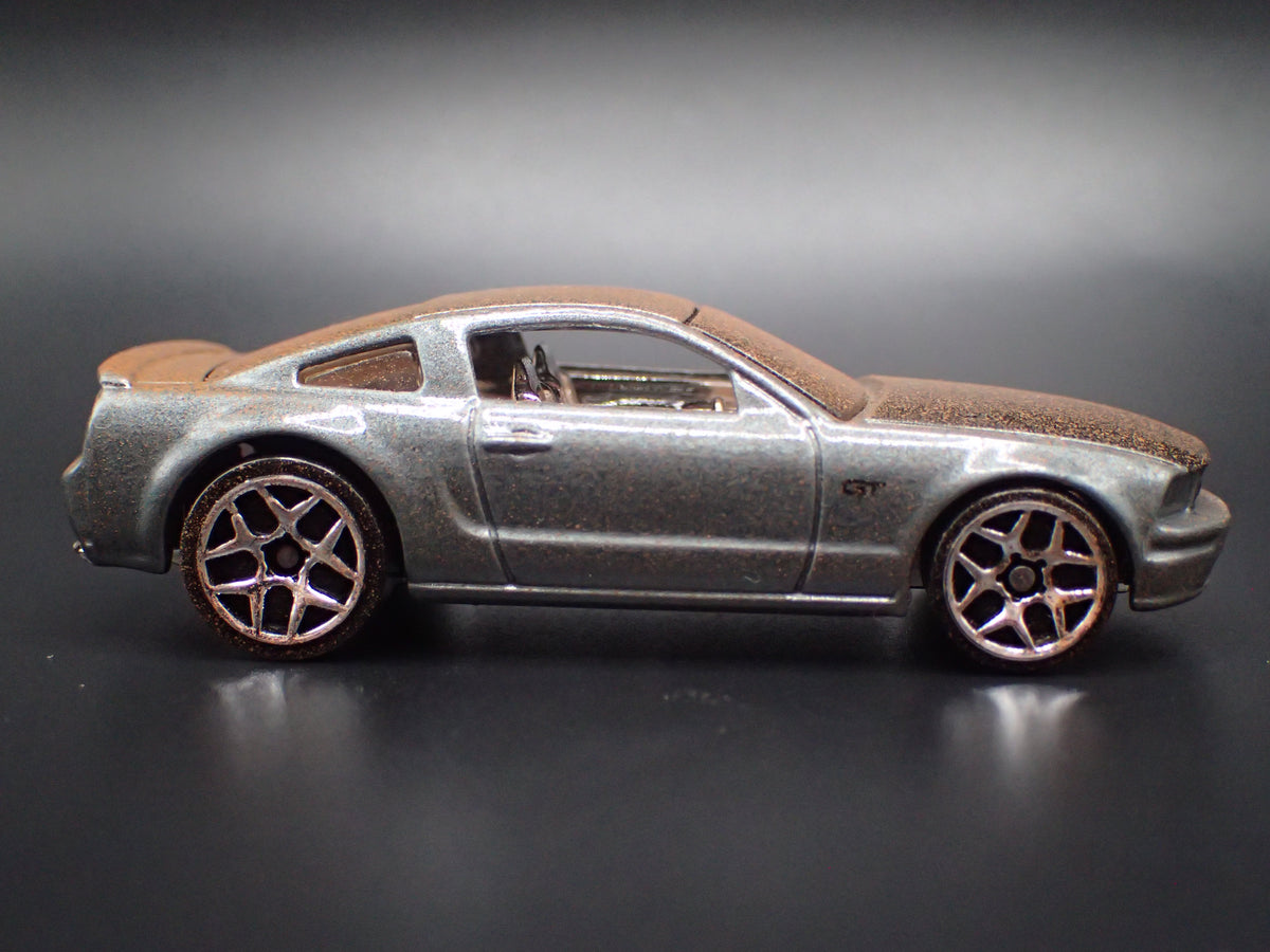 2005- 2009 FORD MUSTANG GT CUSTOM BARN FIND 1:64 SCALE COLLECTIBLE DIECAST MODEL CAR