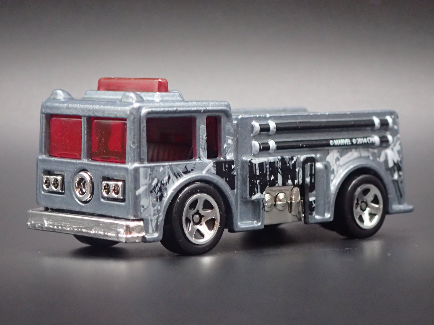VINTAGE FIRE TRUCK GRAY 1:64 HW SCALE COLLECTIBLE DIORAMA DIECAST MODEL CAR