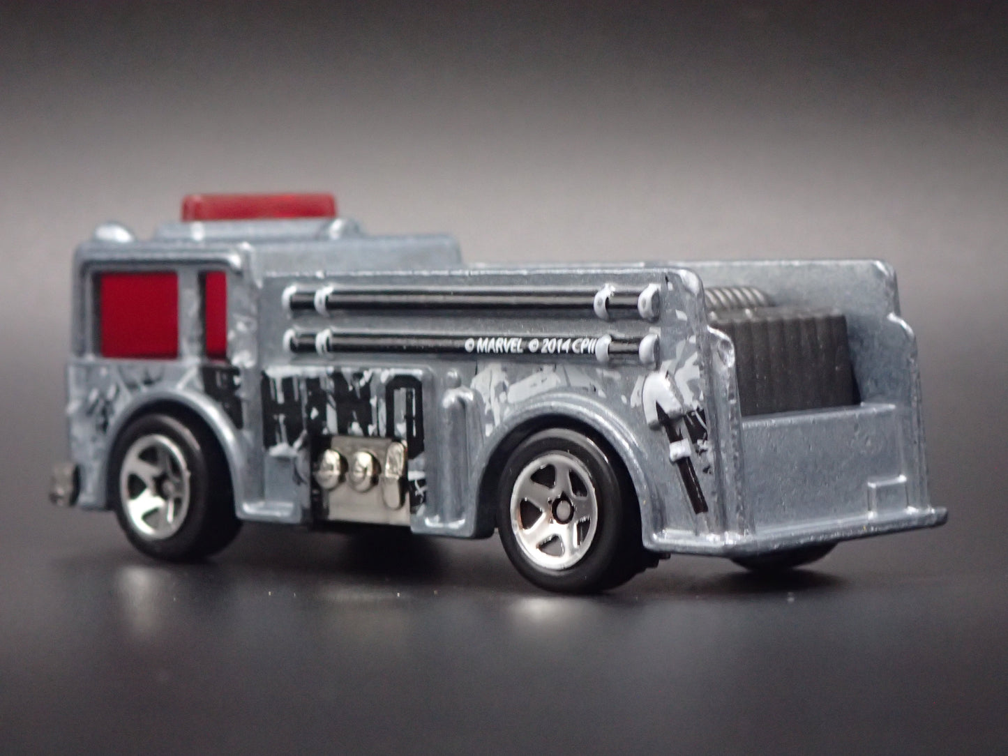 VINTAGE FIRE TRUCK GRAY 1:64 HW SCALE COLLECTIBLE DIORAMA DIECAST MODEL CAR