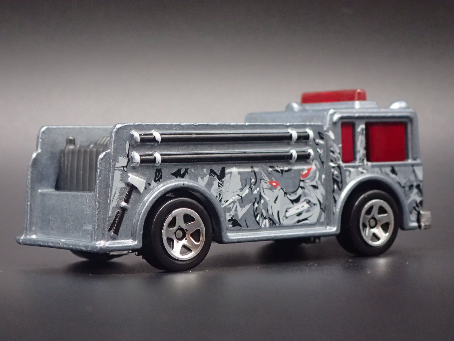 VINTAGE FIRE TRUCK GRAY 1:64 HW SCALE COLLECTIBLE DIORAMA DIECAST MODEL CAR