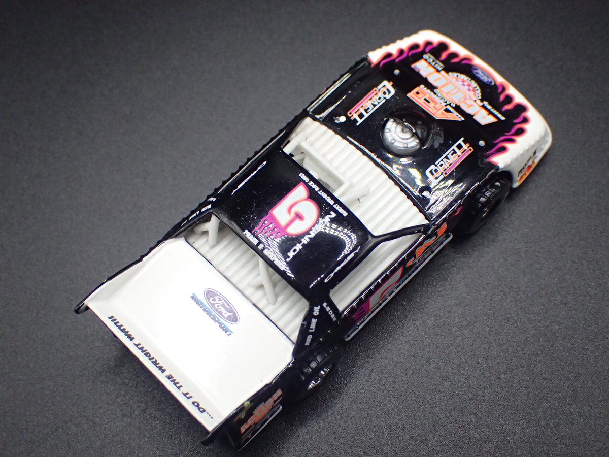 1996 96 DIRT TRACK RACING RONNIE JOHNSON 1:64 SCALE COLLECTIBLE DIECAST MODEL CAR