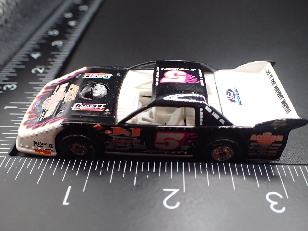 1996 96 DIRT TRACK RACING RONNIE JOHNSON 1:64 SCALE COLLECTIBLE DIECAST MODEL CAR