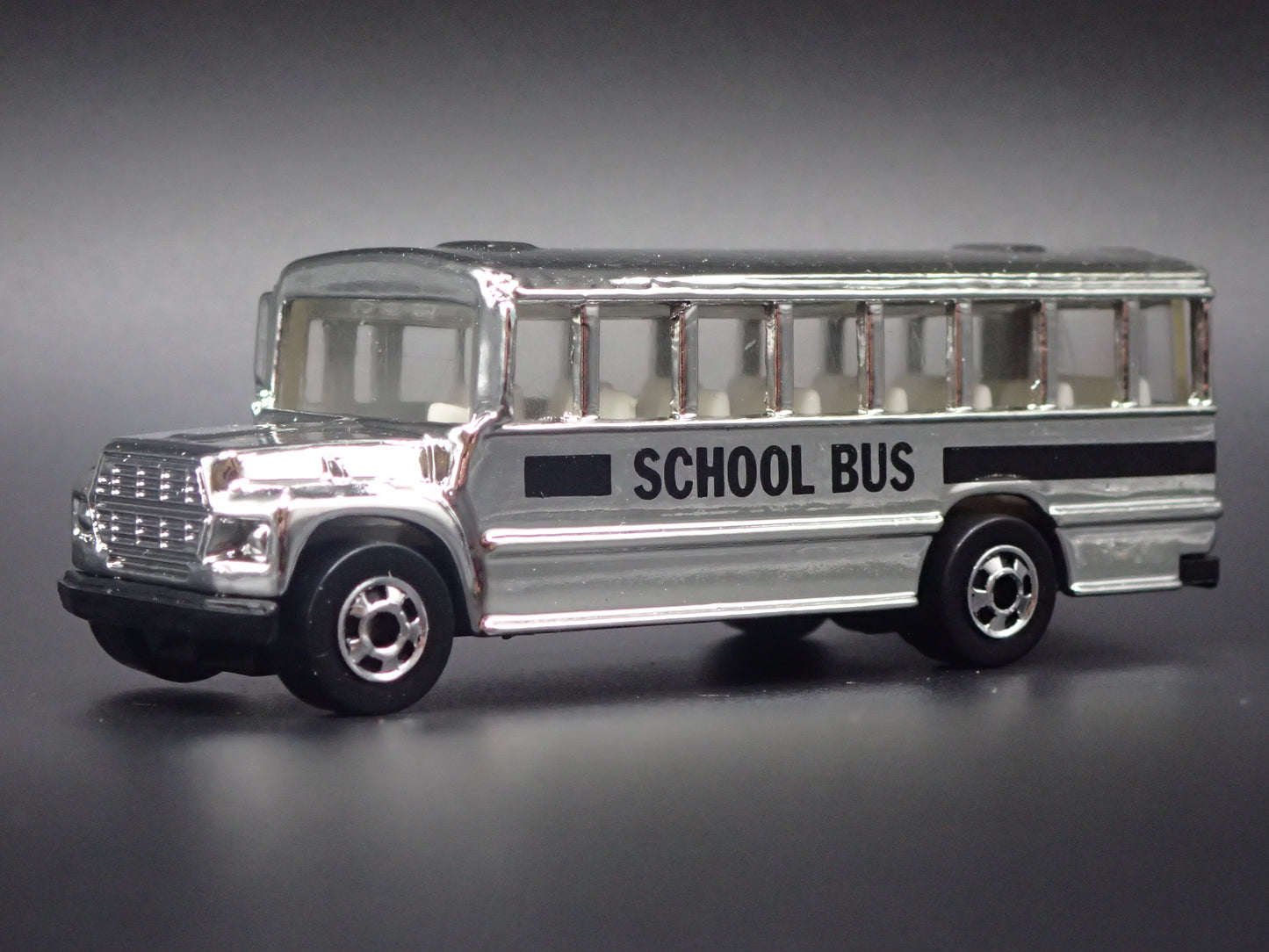 VINTAGE CHROME SCHOOL BUS 1:64 HW SCALE COLLECTIBLE DIORAMA DIECAST MODEL CAR