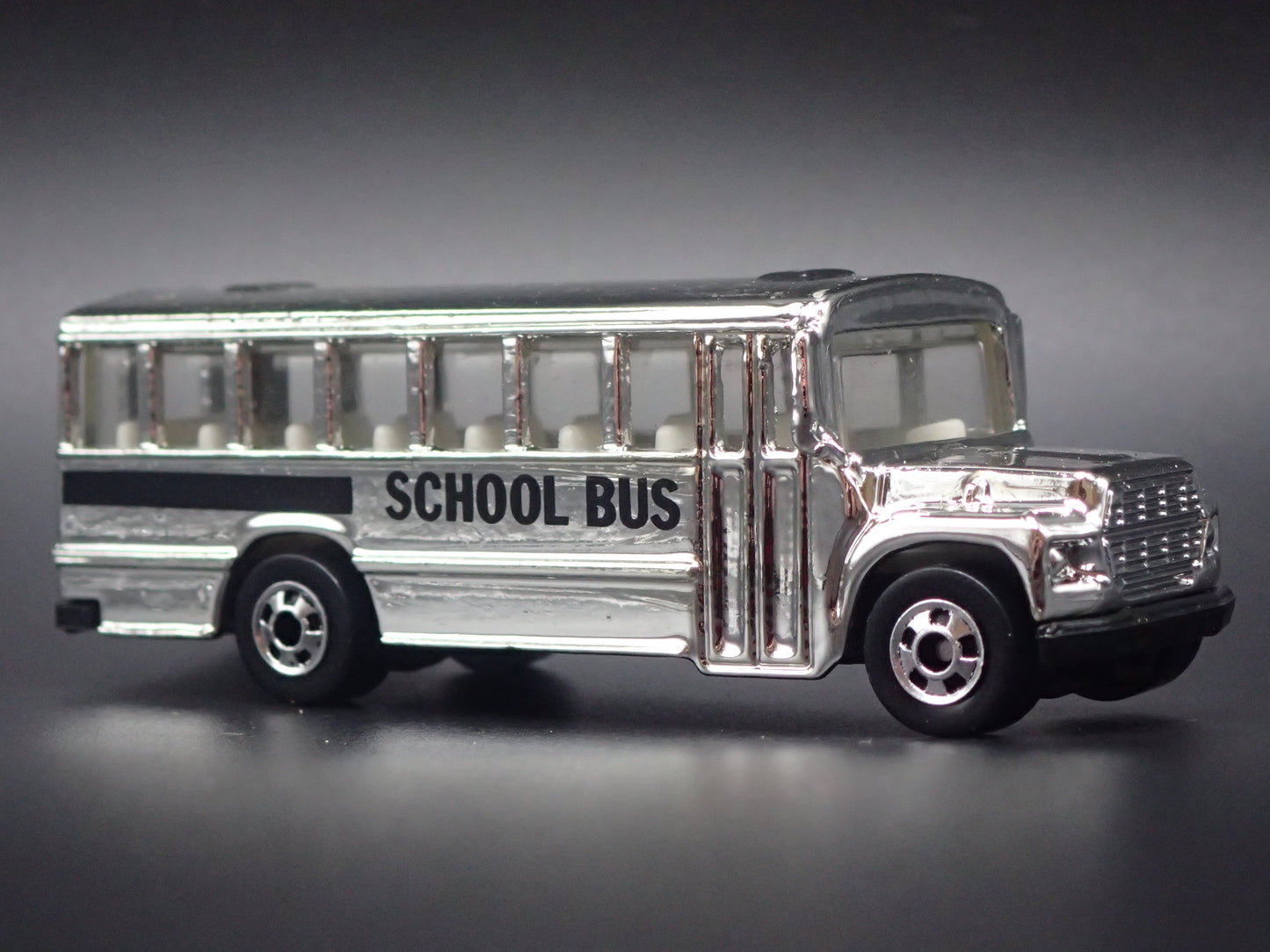 VINTAGE CHROME SCHOOL BUS 1:64 HW SCALE COLLECTIBLE DIORAMA DIECAST MODEL CAR