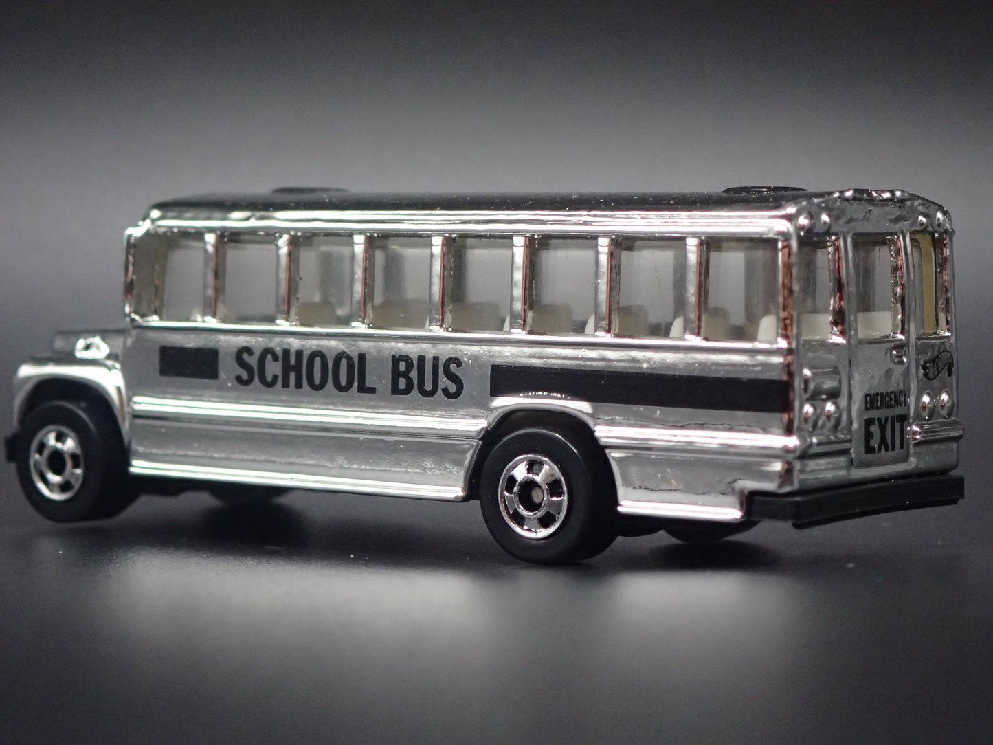 VINTAGE CHROME SCHOOL BUS 1:64 HW SCALE COLLECTIBLE DIORAMA DIECAST MODEL CAR