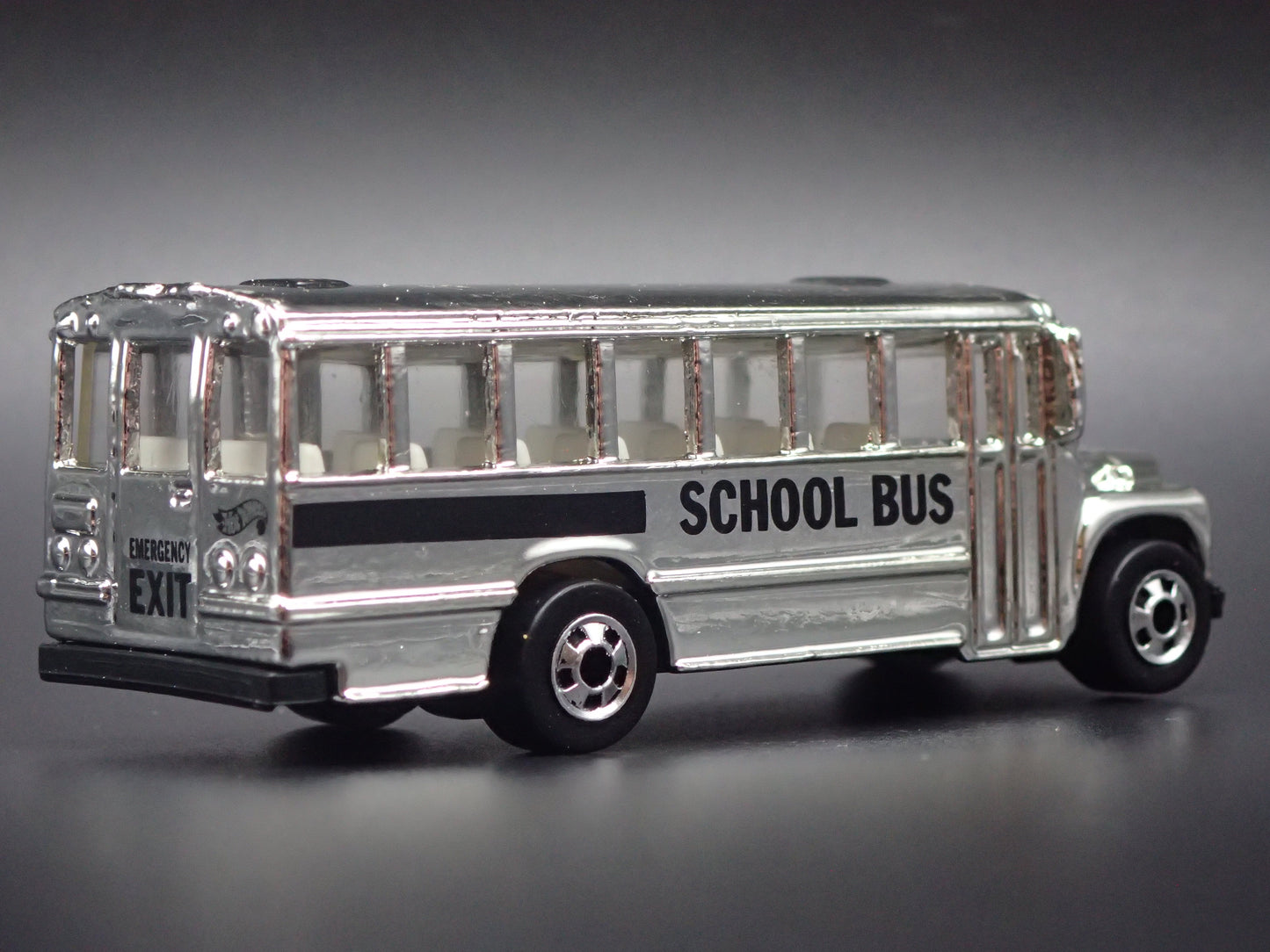 VINTAGE CHROME SCHOOL BUS 1:64 HW SCALE COLLECTIBLE DIORAMA DIECAST MODEL CAR